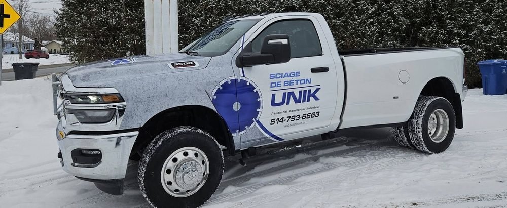 Le camion de Sciage de Béton Unik